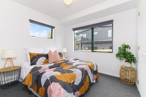 Photo of property in 43a Golf Road, New Lynn, Auckland, 0600
