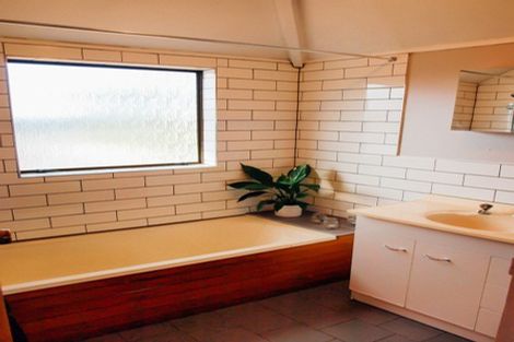 Photo of property in 36a Colwill Road, Massey, Auckland, 0614