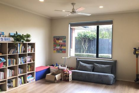 Photo of property in 17 Spoonbill Place, Unsworth Heights, Auckland, 0632
