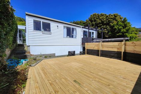 Photo of property in 5a Robert Street, Newlands, Wellington, 6037