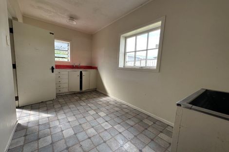 Photo of property in 5 Sherwood Avenue, Te Atatu South, Auckland, 0610