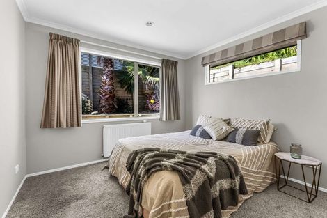 Photo of property in 23 York Crescent, Westown, New Plymouth, 4310