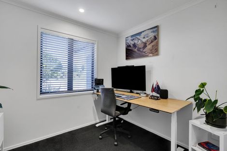 Photo of property in 6 Pebble Beach Court, Waiwhakaiho, New Plymouth, 4312