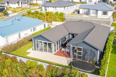 Photo of property in 14 Ken Douglas Drive, Aotea, Porirua, 5024