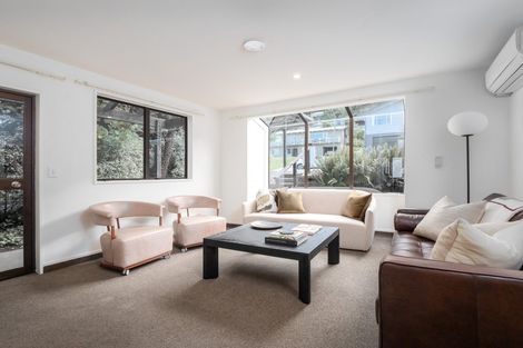 Photo of property in 17a Wynyard Crescent, Fernhill, Queenstown, 9300