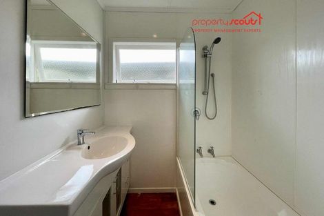 Photo of property in 15 Beaumont Crescent, Frankleigh Park, New Plymouth, 4310