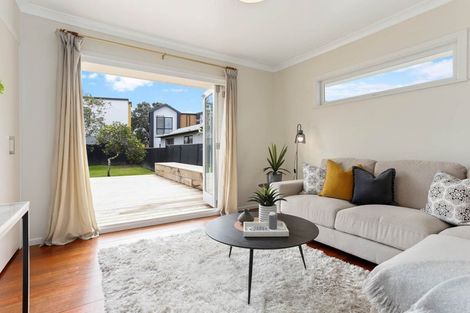 Photo of property in 28 Harbour View Road, Te Atatu Peninsula, Auckland, 0610
