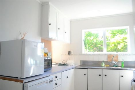 Photo of property in 21 Kingsbridge Place, Newlands, Wellington, 6037