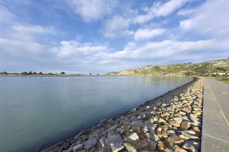 Photo of property in 2/63 Beachville Road, Redcliffs, Christchurch, 8081