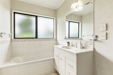 Photo of property in 1 Cabeleigh Drive, Helensville, 0800