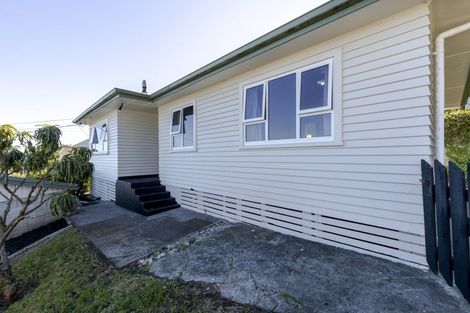 Photo of property in 15 Simons Street, Moturoa, New Plymouth, 4310