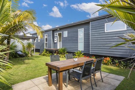 Photo of property in 1 Montmere Avenue, Te Atatu Peninsula, Auckland, 0610