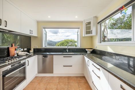 Photo of property in 10 Summit Road, Fairfield, Lower Hutt, 5011