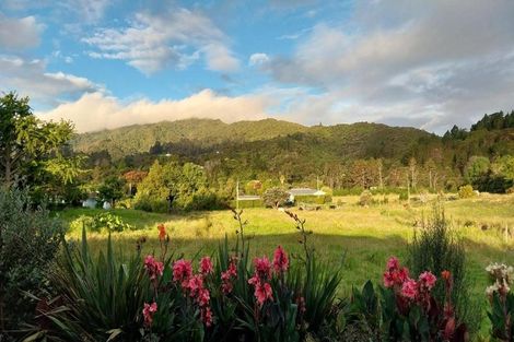 Photo of property in 19 Victoria Street, Coromandel, 3506