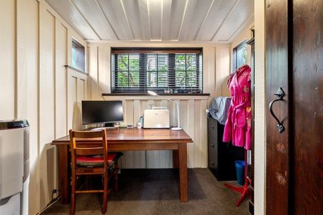Photo of property in 23 Saint Michaels Crescent, Kelburn, Wellington, 6012