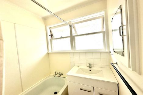 Photo of property in 2/236 Pakuranga Road, Pakuranga Heights, Auckland, 2010