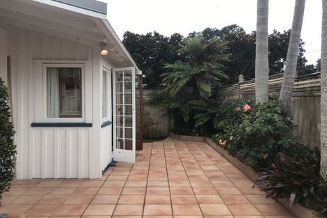 Photo of property in 11 Hanlon Crescent, Narrow Neck, Auckland, 0624