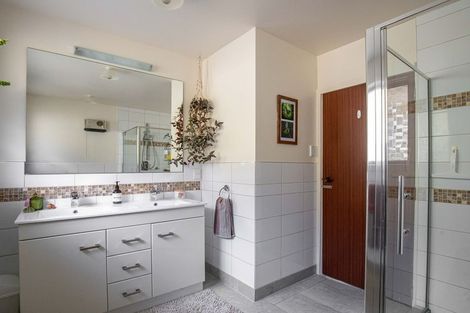 Photo of property in 18 Branxholm Street, Roxburgh, 9500