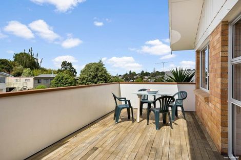 Photo of property in 19 Sovereign Place, Glenfield, Auckland, 0629