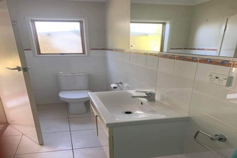 Photo of property in 33 Surf Road, Stanmore Bay, Whangaparaoa, 0932