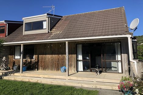 Photo of property in 1 Teme Way, Island Bay, Wellington, 6023