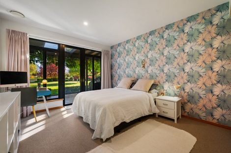 Photo of property in 248 Beacon Point Road, Wanaka, 9305