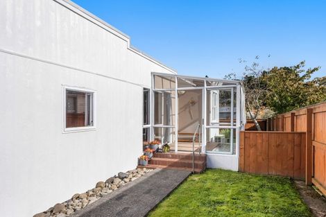 Photo of property in 352 Stokes Valley Road, Stokes Valley, Lower Hutt, 5019