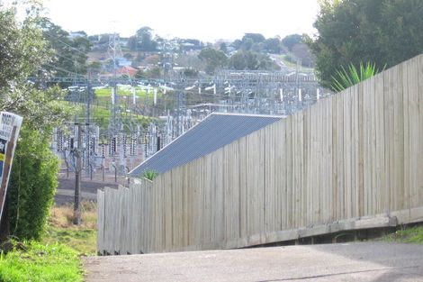 Photo of property in 23b Lilburn Crescent, Massey, Auckland, 0614