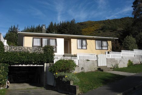 Photo of property in 35 Gardiner Grove, Wainuiomata, Lower Hutt, 5014