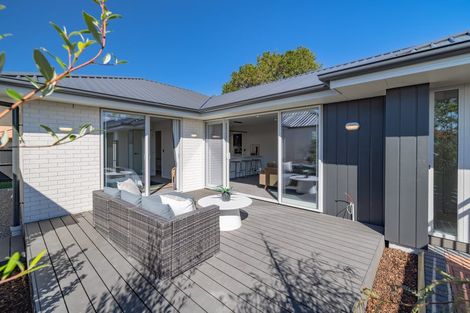 Photo of property in 8b Wychwood Crescent, Bishopdale, Christchurch, 8053