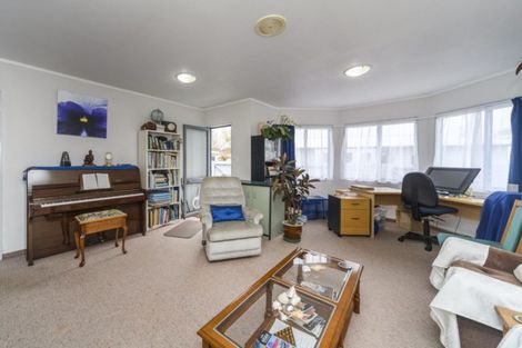 Photo of property in 84 Hillcrest Drive, Kelvin Grove, Palmerston North, 4414