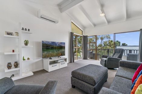 Photo of property in 16 Graham Place, Bellevue, Tauranga, 3110