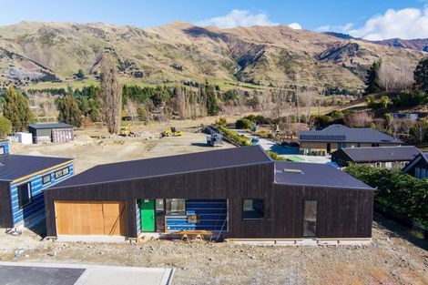 Photo of property in 9 Fern Burn Close, Wanaka, 9305