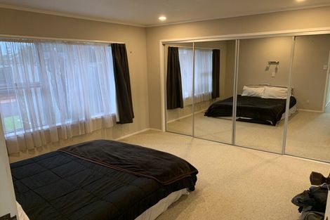 Photo of property in 20 Edgewater Grove, Orewa, 0931