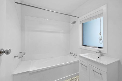 Photo of property in 38c Breakwater Road, Moturoa, New Plymouth, 4310