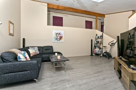 Photo of property in 40 Finn Place, Totara Vale, Auckland, 0629