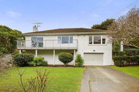 Photo of property in 15 Ngatitoa Street, Tawa, Wellington, 5028