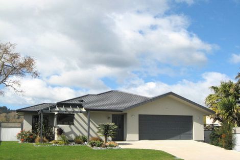 Photo of property in 14 Edgewater Grove, Whakatane, 3120