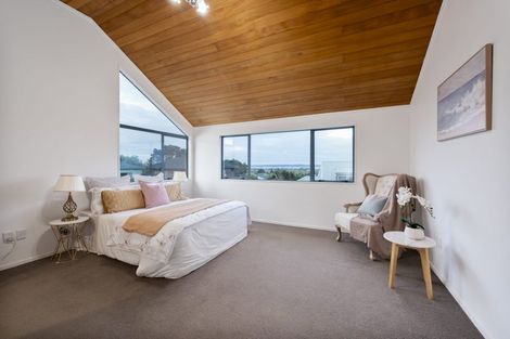 Photo of property in 30 Farquhar Road, Glendene, Auckland, 0602