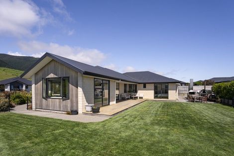 Photo of property in 2 Huntaway Close, Stoke, Nelson, 7011