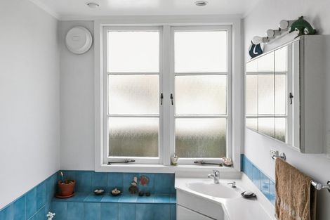 Photo of property in 1 Marewa Street, Te Atatu South, Auckland, 0610