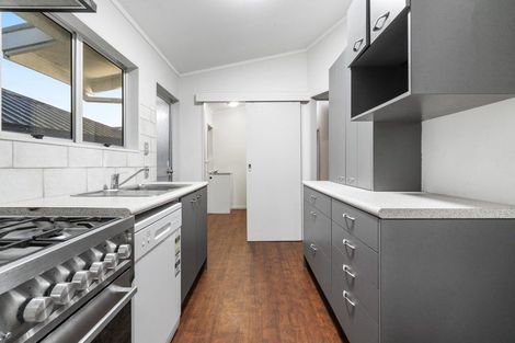 Photo of property in 25 Pukeroa Place, Papakura, 2110