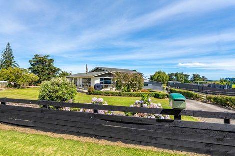 Photo of property in 35 Weraroa Road, Waverley, 4510