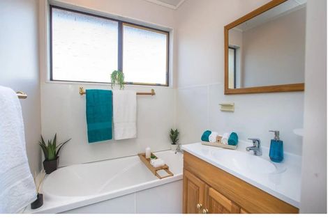 Photo of property in 94 Leeward Drive, Whitby, Porirua, 5024