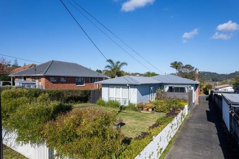 Photo of property in 36 Savoy Road, Glen Eden, Auckland, 0602