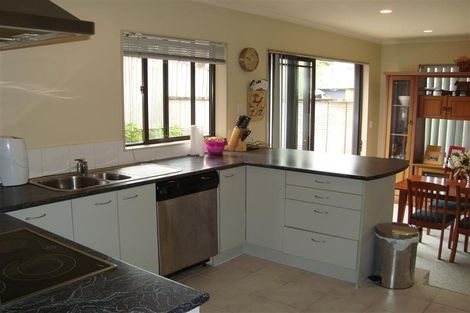 Photo of property in 25 Peninsula Road, Mangere, Auckland, 2022