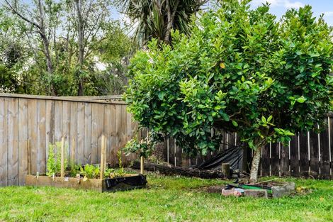 Photo of property in 25 Helleur Road, Massey, Auckland, 0614