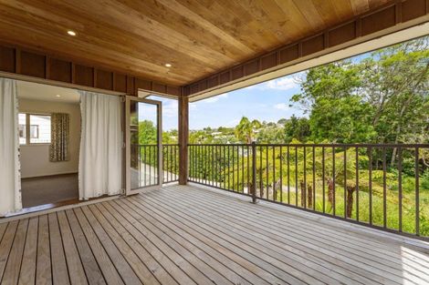Photo of property in 52 D'oyly Drive, Stanmore Bay, Whangaparaoa, 0932
