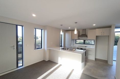 Photo of property in 2/9 Beaufield Lane, Te Atatu Peninsula, Auckland, 0610