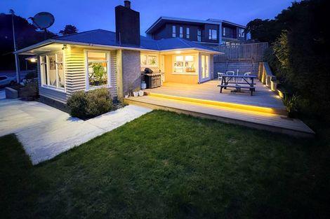 Photo of property in 4 Black Rock Road, Newlands, Wellington, 6037